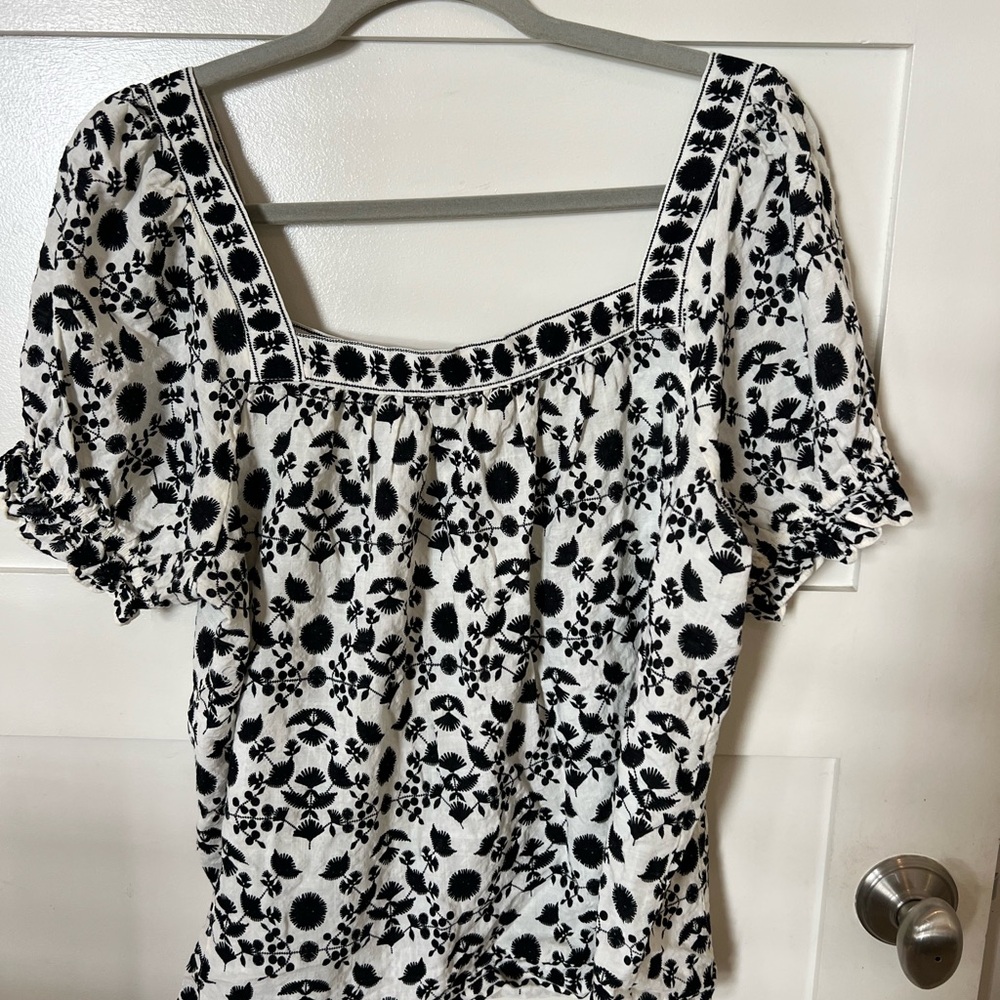 Max Studio Floral Black and Cream Women's Top - Picture 3 of 5